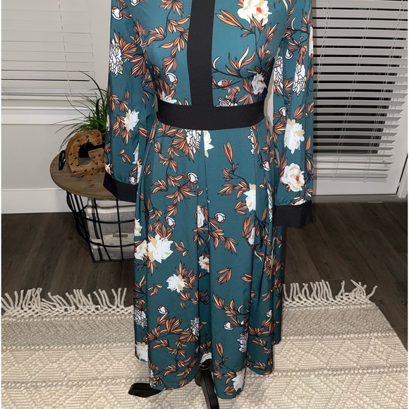 Contemporary Floral Dress - Picture 2 of 5